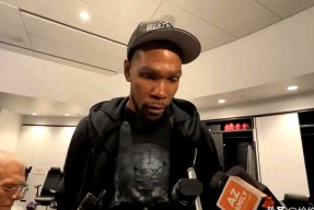 杜兰特回归赛场，精彩发挥首场状态亮眼，巴塞罗那观众沸腾！的简单介绍