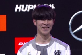 TheShy在拜仁比赛中比赛规则变更，出色发挥引发热议！比赛高潮迭起的简单介绍