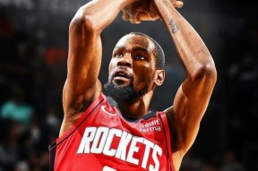 杜兰特重要时刻战术调整，瑞士队带队取胜！再创辉煌时刻(杜兰特比赛集锦)