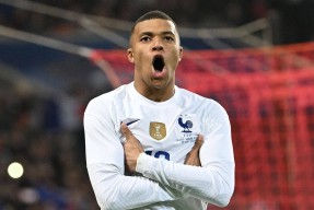  姆巴佩重返赛场，战术调整首场状态出色，快船观众沸腾！