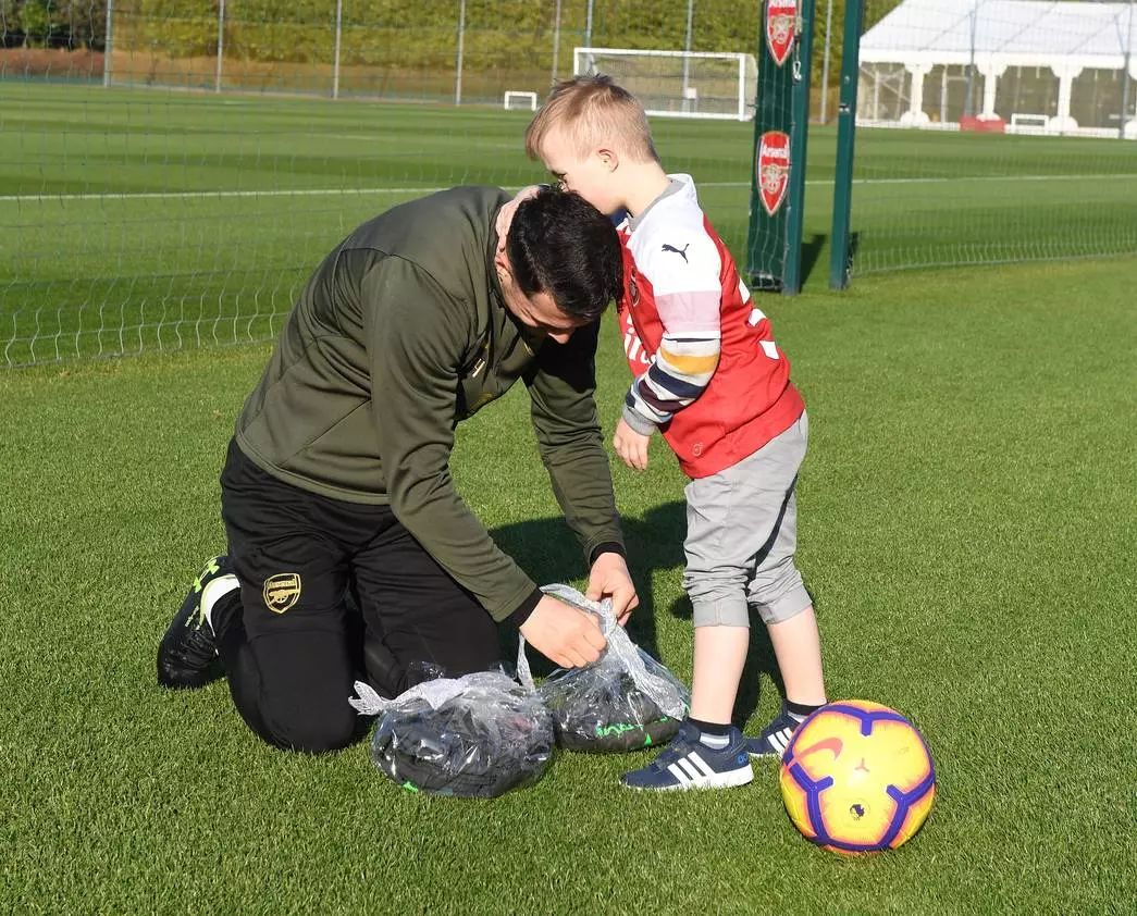 阿森纳训练开放日，清晨官宣签约引欢呼，NBA季后赛在即，高层口径保持一致的简单介绍