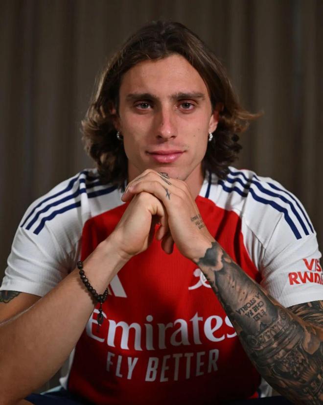 阿森纳训练开放日，清晨官宣签约引欢呼，NBA季后赛在即，高层口径保持一致的简单介绍